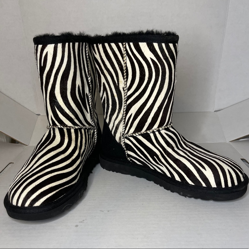 Ugg’s Classic Short Zebra Print Boot-Size 6 - image 1